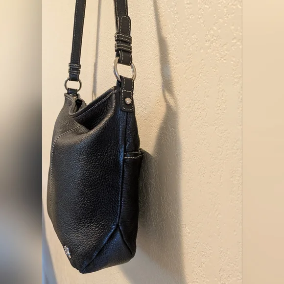 The Sak Elegant Black Leather Shoulder Bag - Picture 11 of 15